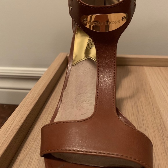 Michael Kors MK T-Strap low heel sandal - Picture 2 of 5